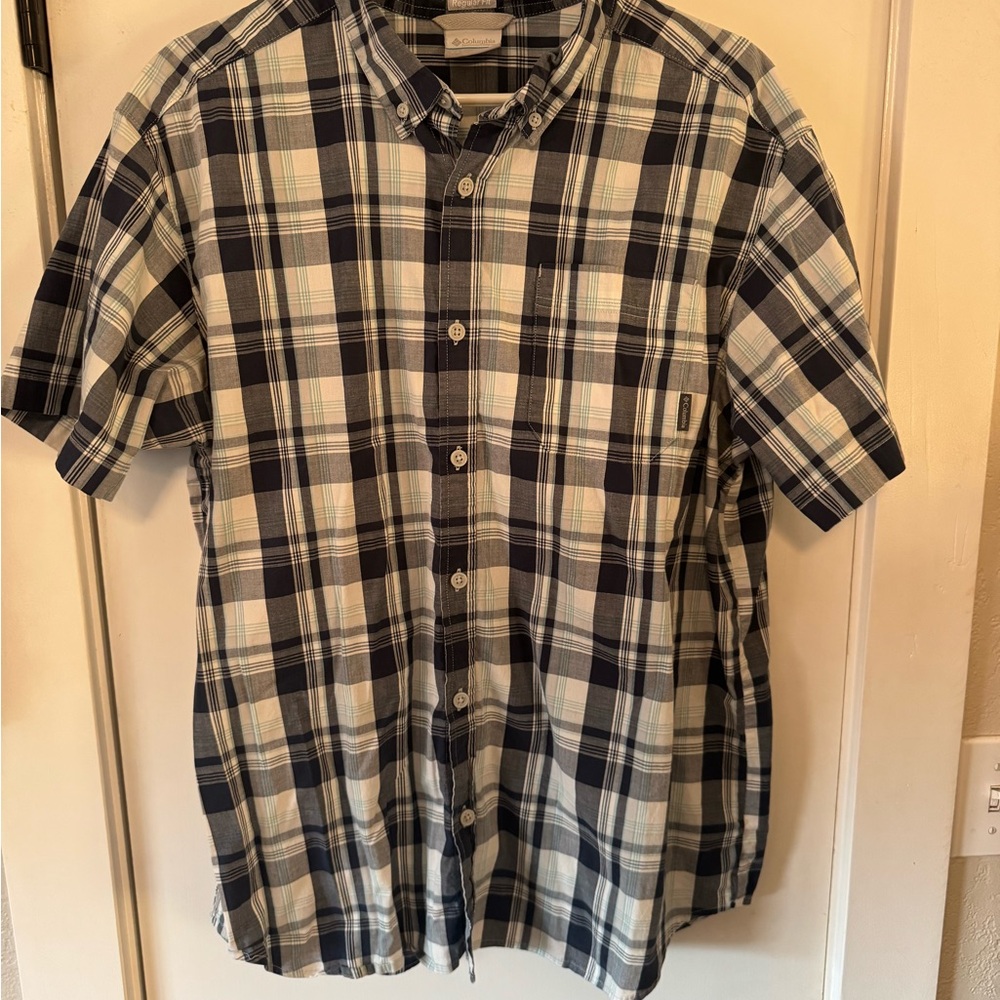 Columbia Men's Blue Plaid Short Sleeve Shirt